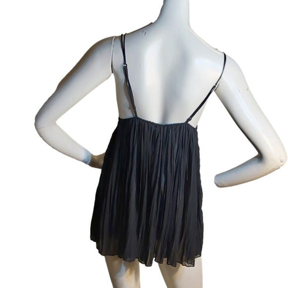 VICTORIA SECRET 2 PIECES NWOT FLORAL SLEEPWEAR SET SIZE MEDIUM - Picture 3 of 6